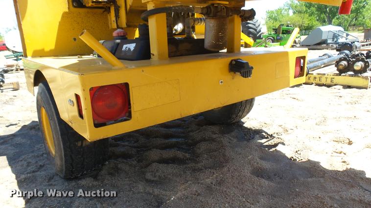 image for item DO9744 2007 Vermeer BC600XL wood chipper