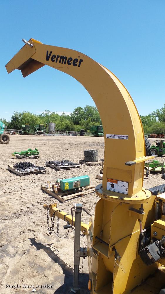 image for item DO9744 2007 Vermeer BC600XL wood chipper
