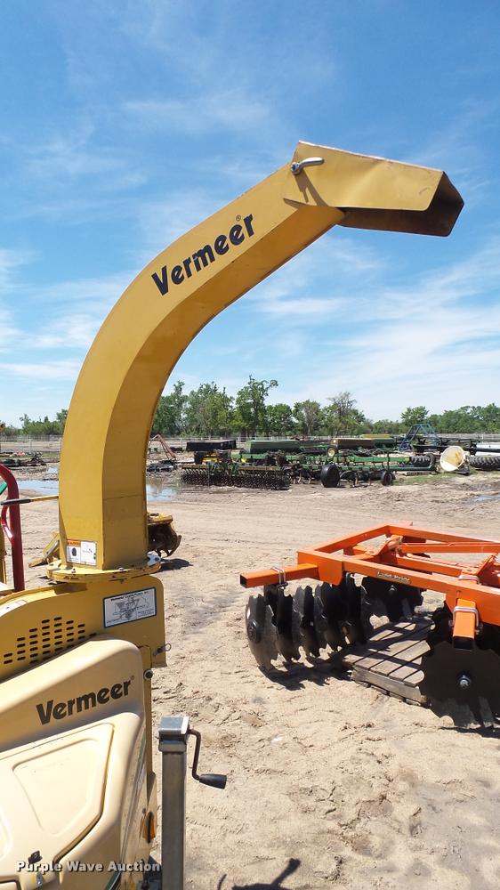 image for item DO9744 2007 Vermeer BC600XL wood chipper