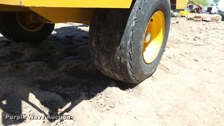 image for item DO9744 2007 Vermeer BC600XL wood chipper