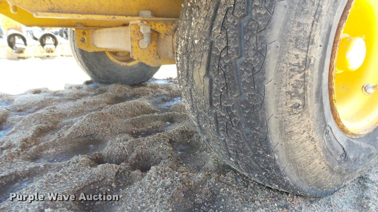 image for item DO9744 2007 Vermeer BC600XL wood chipper