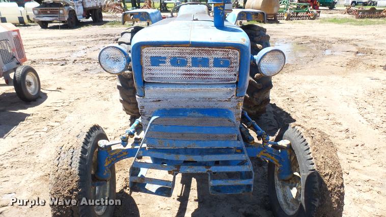 image for item DO9745 Ford 3400 tractor