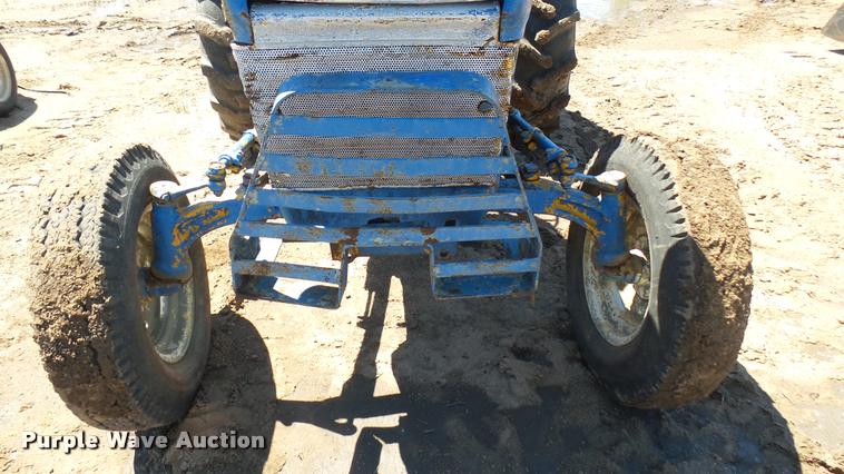 image for item DO9745 Ford 3400 tractor
