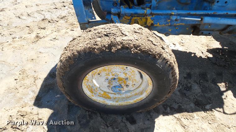 image for item DO9745 Ford 3400 tractor