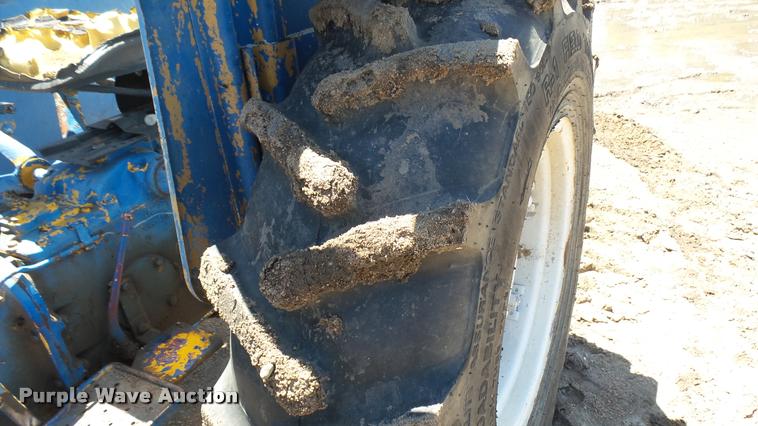 image for item DO9745 Ford 3400 tractor