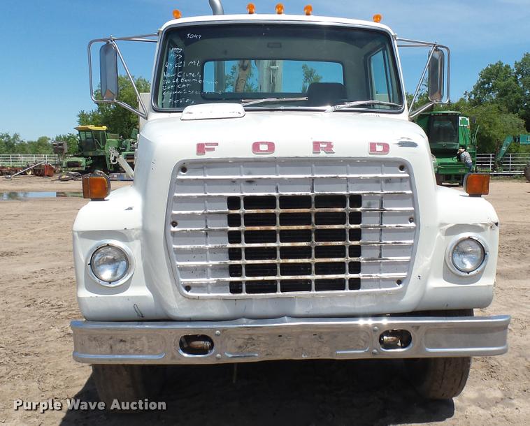 image for item DO9746 1977 Ford 7000 flatbed truck with crane