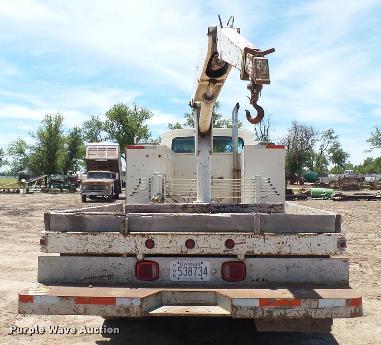 image for item DO9746 1977 Ford 7000 flatbed truck with crane