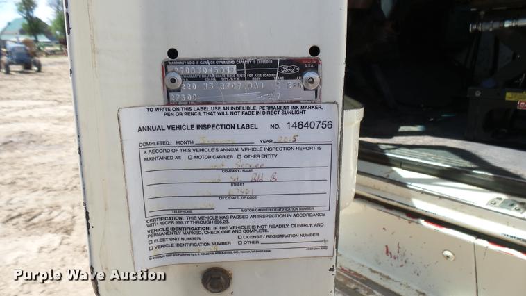 image for item DO9746 1977 Ford 7000 flatbed truck with crane