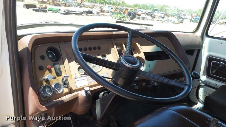 image for item DO9746 1977 Ford 7000 flatbed truck with crane