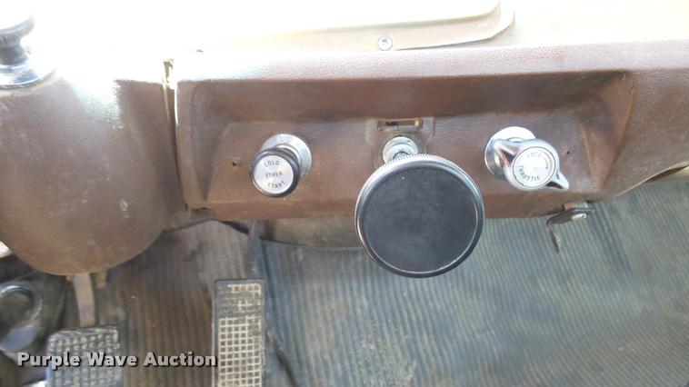 image for item DO9746 1977 Ford 7000 flatbed truck with crane