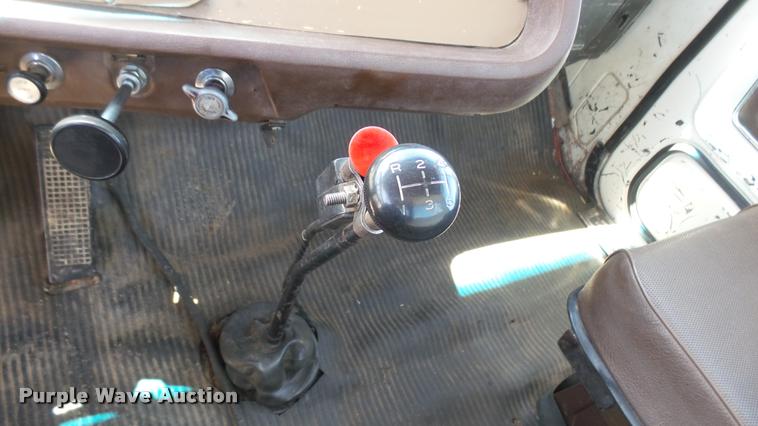 image for item DO9746 1977 Ford 7000 flatbed truck with crane