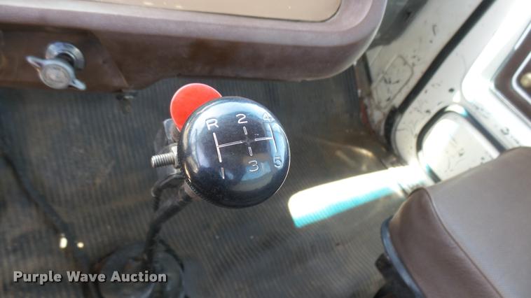 image for item DO9746 1977 Ford 7000 flatbed truck with crane