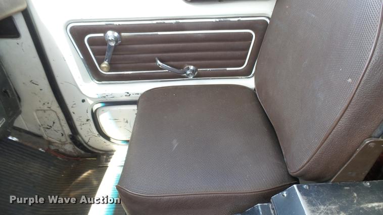 image for item DO9746 1977 Ford 7000 flatbed truck with crane