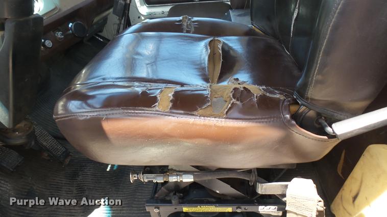 image for item DO9746 1977 Ford 7000 flatbed truck with crane