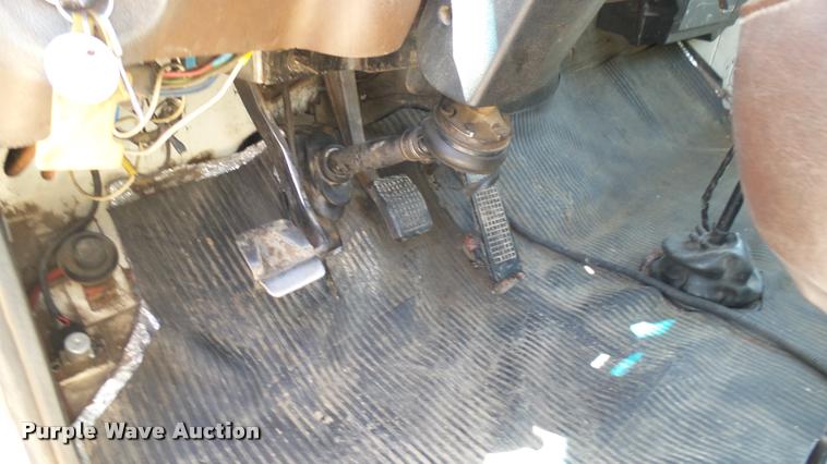 image for item DO9746 1977 Ford 7000 flatbed truck with crane