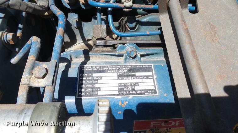 image for item DO9746 1977 Ford 7000 flatbed truck with crane