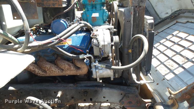 image for item DO9746 1977 Ford 7000 flatbed truck with crane