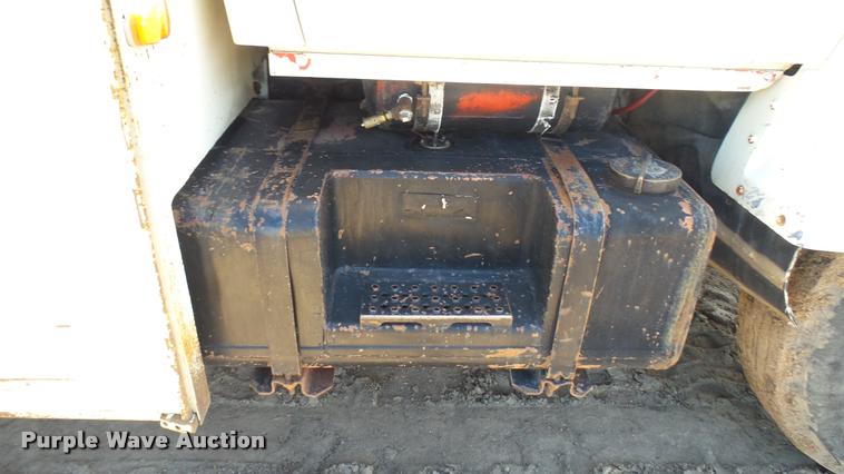 image for item DO9746 1977 Ford 7000 flatbed truck with crane