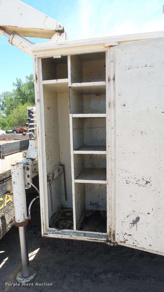 image for item DO9746 1977 Ford 7000 flatbed truck with crane