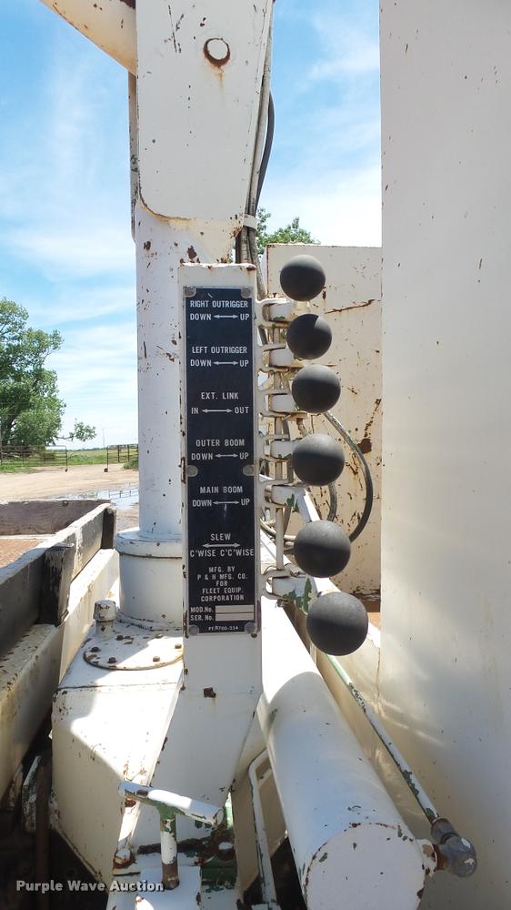 image for item DO9746 1977 Ford 7000 flatbed truck with crane