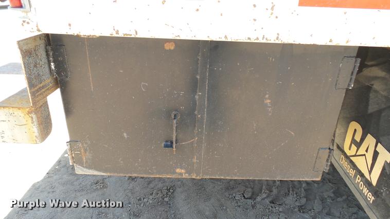 image for item DO9746 1977 Ford 7000 flatbed truck with crane