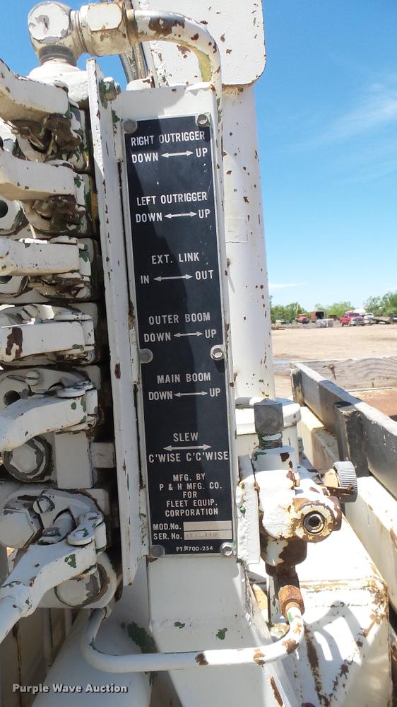 image for item DO9746 1977 Ford 7000 flatbed truck with crane