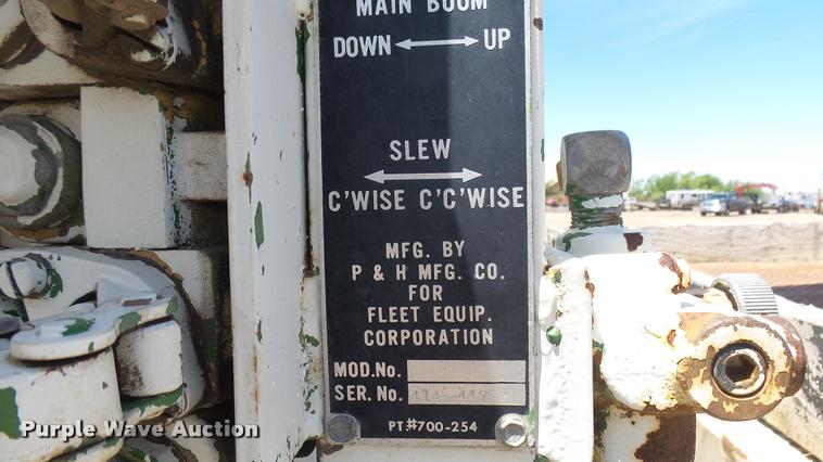 image for item DO9746 1977 Ford 7000 flatbed truck with crane