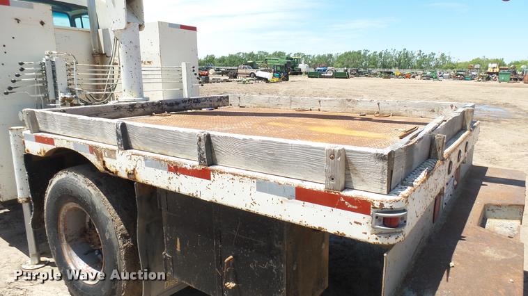 image for item DO9746 1977 Ford 7000 flatbed truck with crane