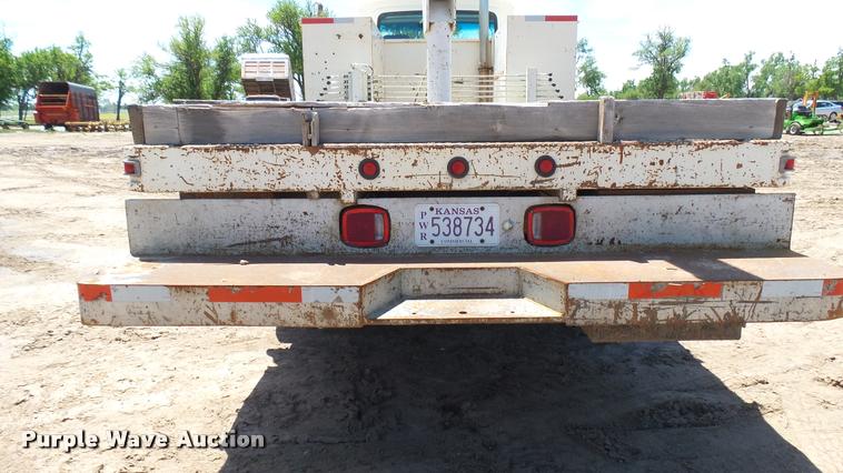 image for item DO9746 1977 Ford 7000 flatbed truck with crane