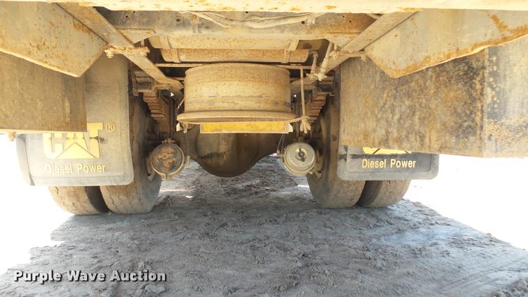 image for item DO9746 1977 Ford 7000 flatbed truck with crane