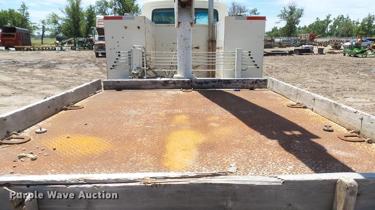 image for item DO9746 1977 Ford 7000 flatbed truck with crane