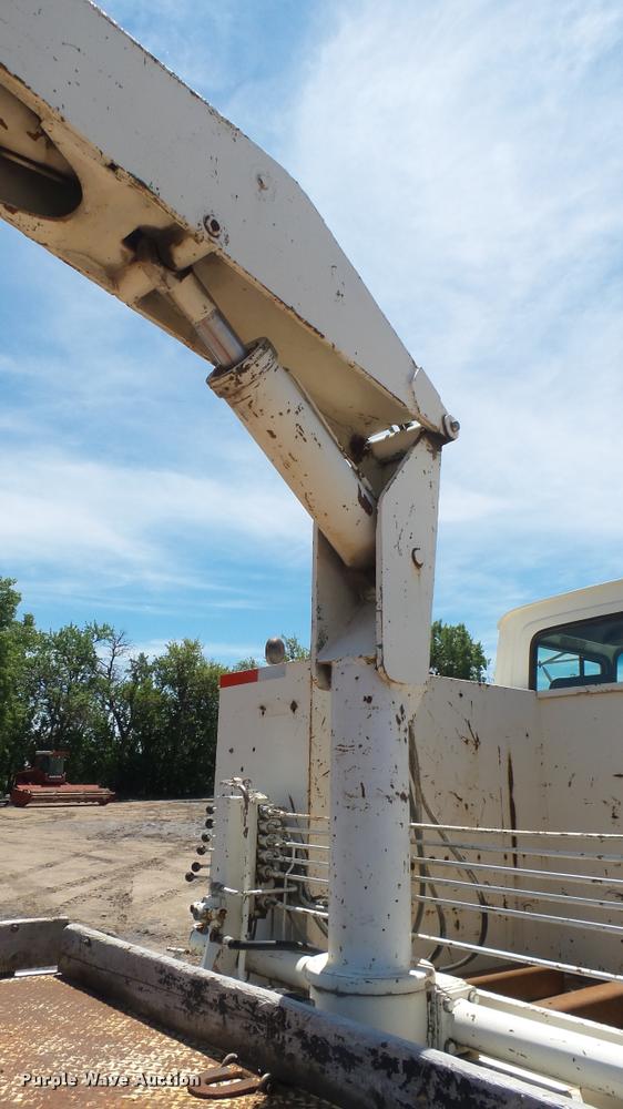 image for item DO9746 1977 Ford 7000 flatbed truck with crane