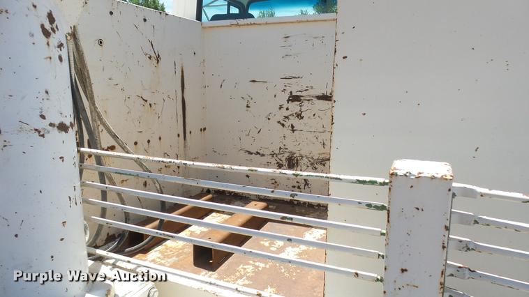 image for item DO9746 1977 Ford 7000 flatbed truck with crane