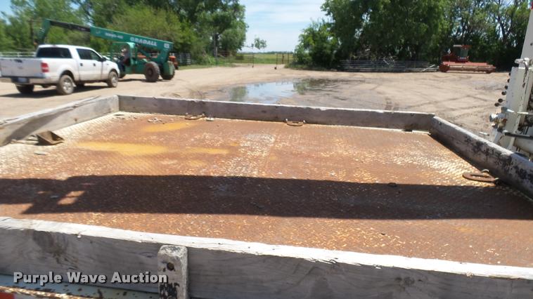 image for item DO9746 1977 Ford 7000 flatbed truck with crane