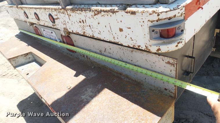 image for item DO9746 1977 Ford 7000 flatbed truck with crane