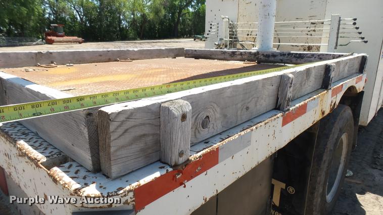 image for item DO9746 1977 Ford 7000 flatbed truck with crane