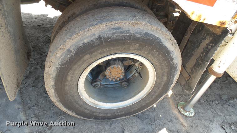 image for item DO9746 1977 Ford 7000 flatbed truck with crane