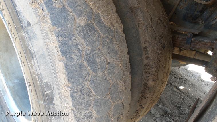 image for item DO9746 1977 Ford 7000 flatbed truck with crane