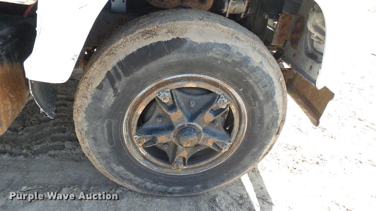 image for item DO9746 1977 Ford 7000 flatbed truck with crane