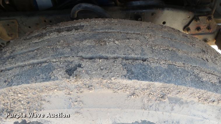 image for item DO9746 1977 Ford 7000 flatbed truck with crane