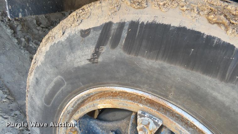 image for item DO9746 1977 Ford 7000 flatbed truck with crane