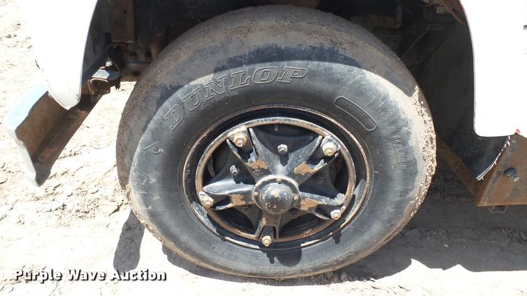 image for item DO9746 1977 Ford 7000 flatbed truck with crane