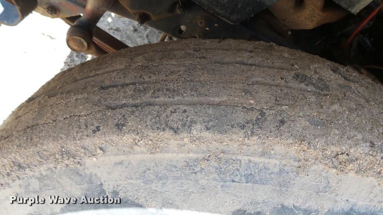 image for item DO9746 1977 Ford 7000 flatbed truck with crane