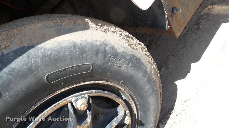 image for item DO9746 1977 Ford 7000 flatbed truck with crane