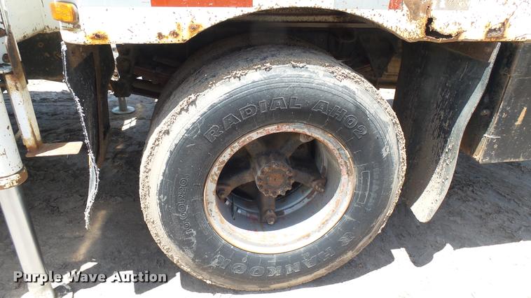 image for item DO9746 1977 Ford 7000 flatbed truck with crane