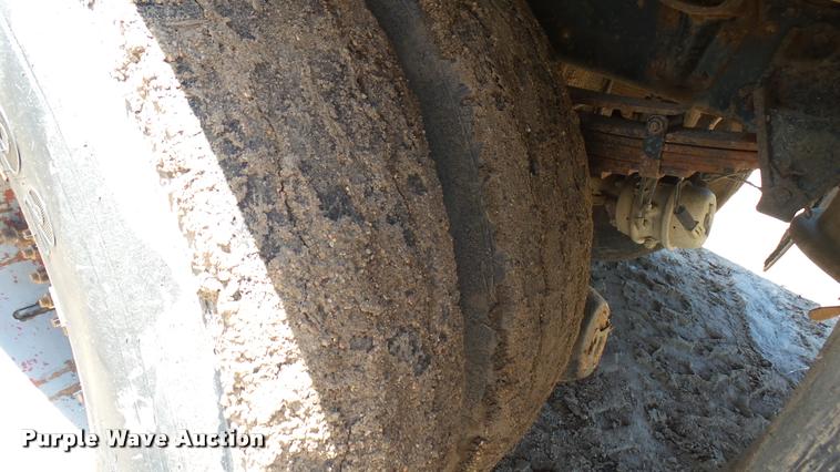 image for item DO9746 1977 Ford 7000 flatbed truck with crane