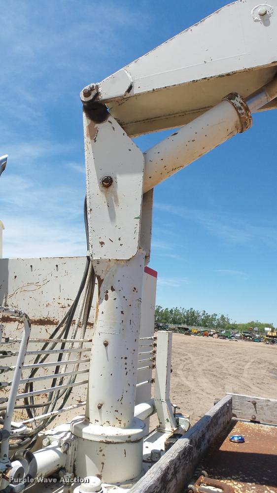 image for item DO9746 1977 Ford 7000 flatbed truck with crane