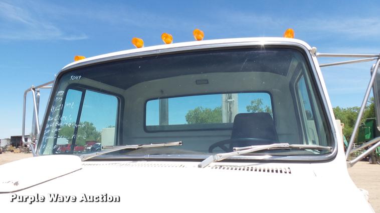 image for item DO9746 1977 Ford 7000 flatbed truck with crane