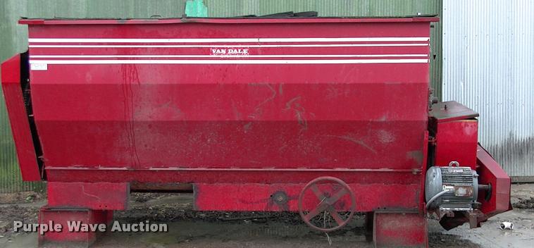 image for item DP9372 Van Dale feed mixer