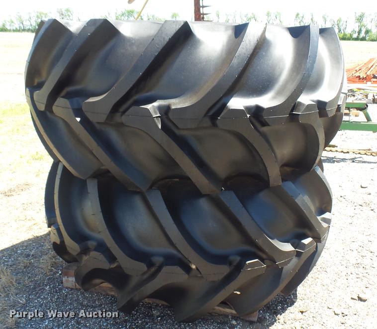 image for item DQ9061 (2) Firestone Champion Spade Grip 30.5L-32 R-2 tires